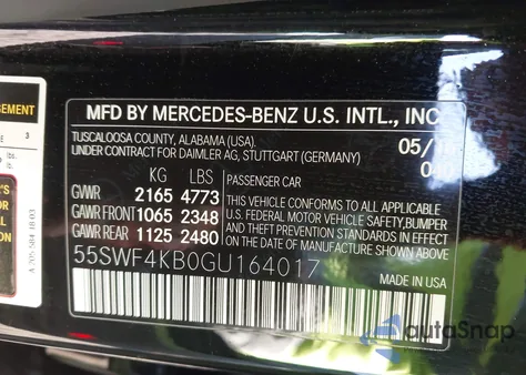 2016 Mercedes-Benz C 300 4Matic z USA, uszkodzony, nr VIN 55SWF4KB0GU164017